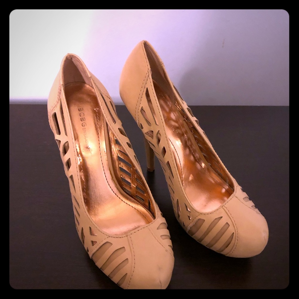 BCBG never worn tan heels